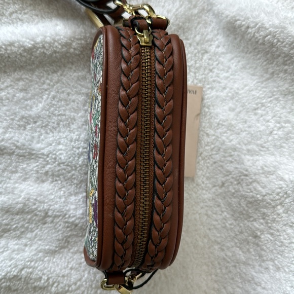 Ivanka Trump Briarcliff Saddle cross body purse - Picture 4 of 6